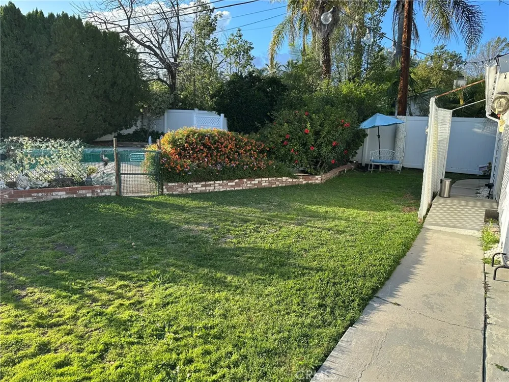 22901 Leonora Drive Woodland Hills, CA 91367