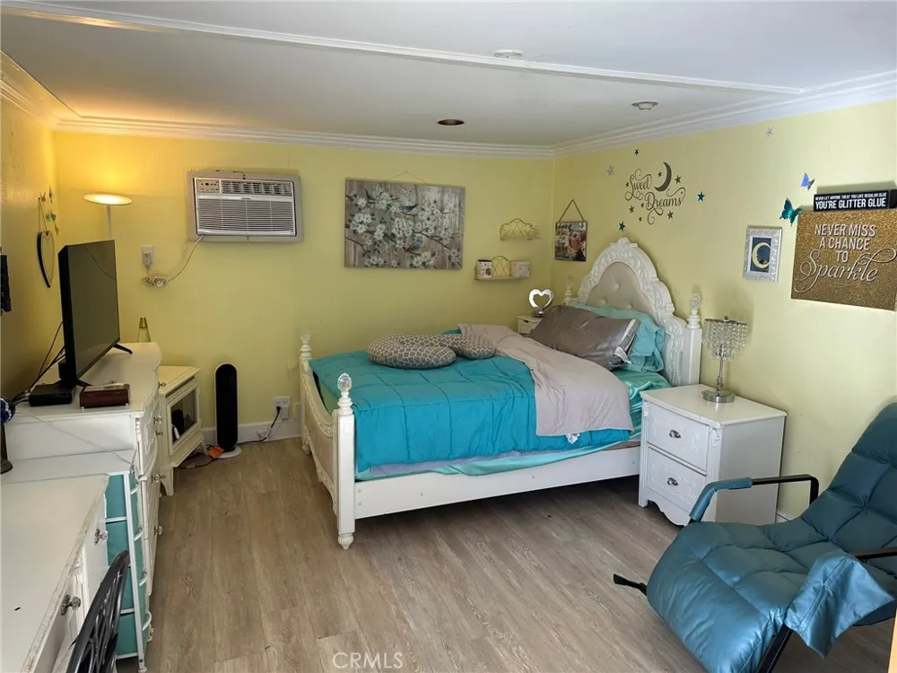 22901 Leonora Drive Woodland Hills, CA 91367