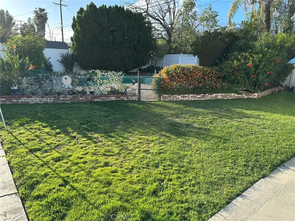 22901 Leonora Drive Woodland Hills, CA 91367
