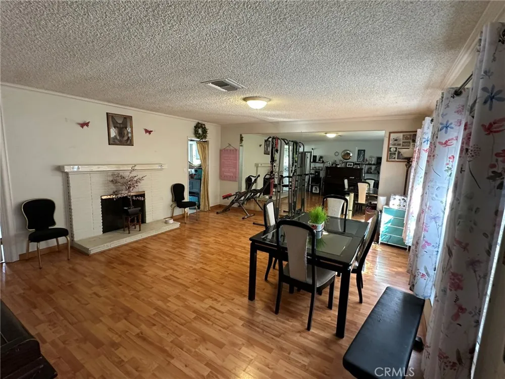 22901 Leonora Drive Woodland Hills, CA 91367