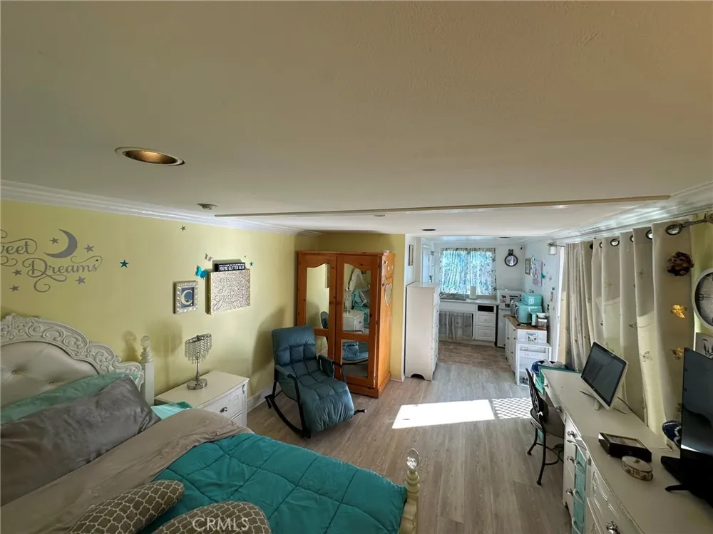 22901 Leonora Drive Woodland Hills, CA 91367