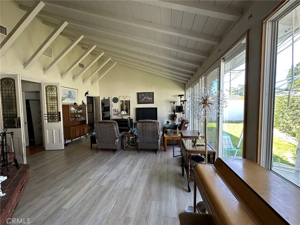 22901 Leonora Drive Woodland Hills, CA 91367