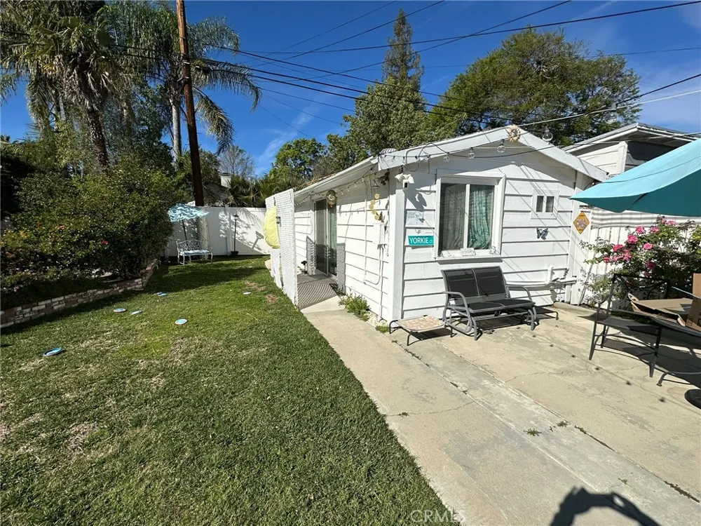22901 Leonora Drive Woodland Hills, CA 91367