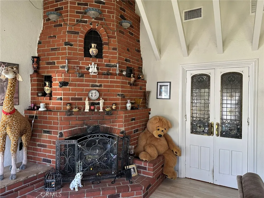 22901 Leonora Drive Woodland Hills, CA 91367