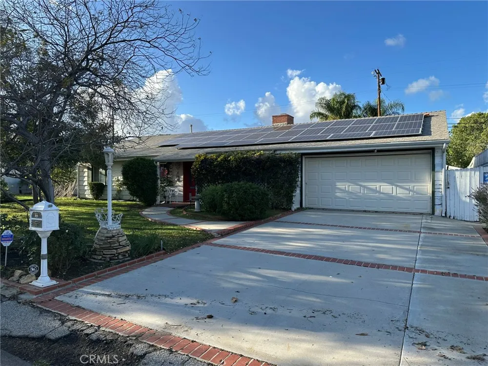 22901 Leonora Drive Woodland Hills, CA 91367