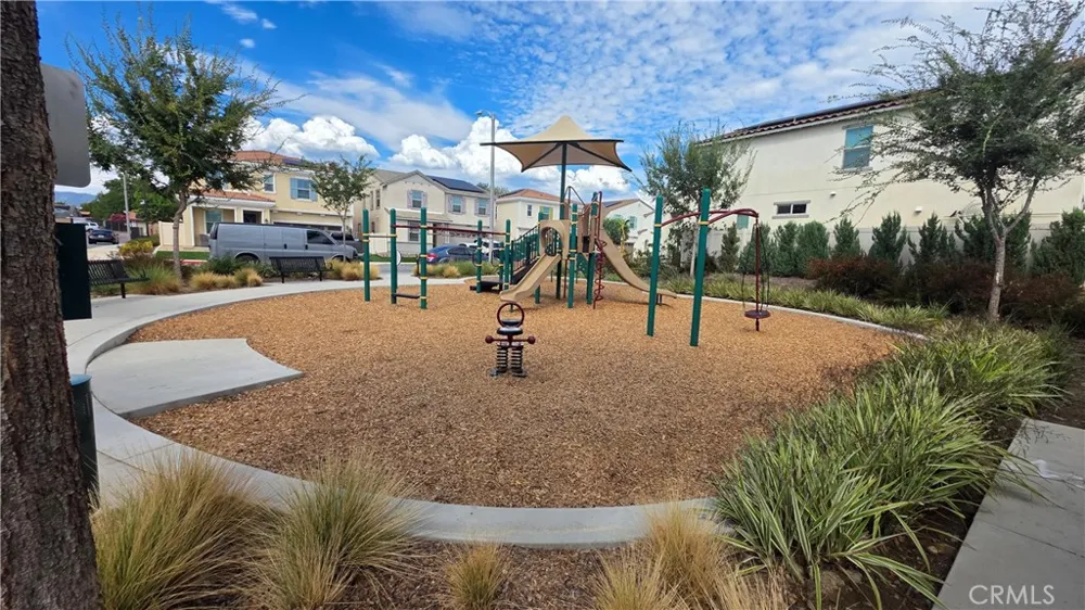 493 Pinewood Avenue Rialto, CA 92376