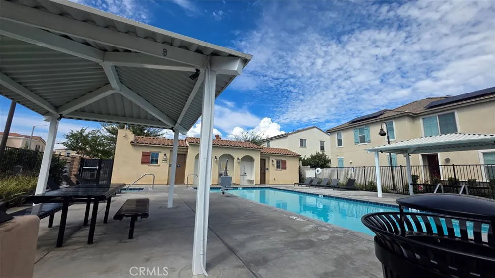 493 Pinewood Avenue Rialto, CA 92376