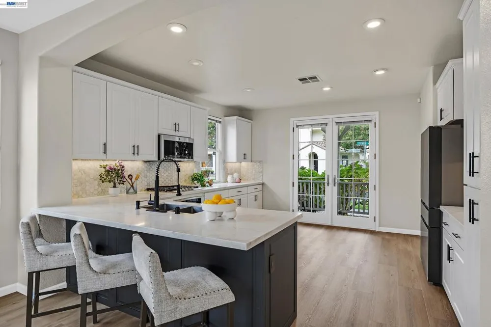 380 Tucker Ave Alameda, CA 94501