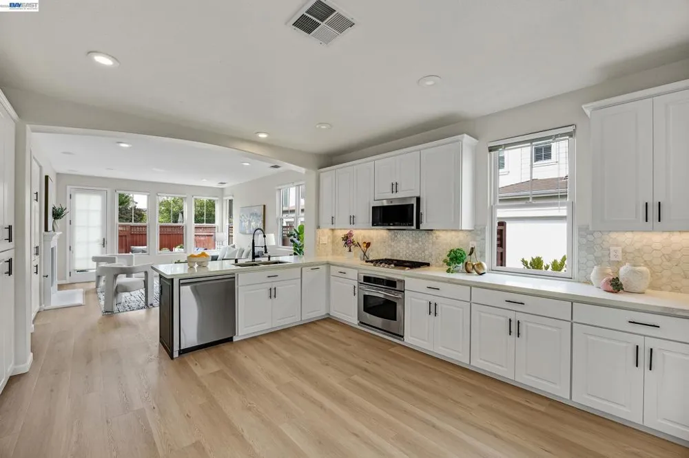 380 Tucker Ave Alameda, CA 94501