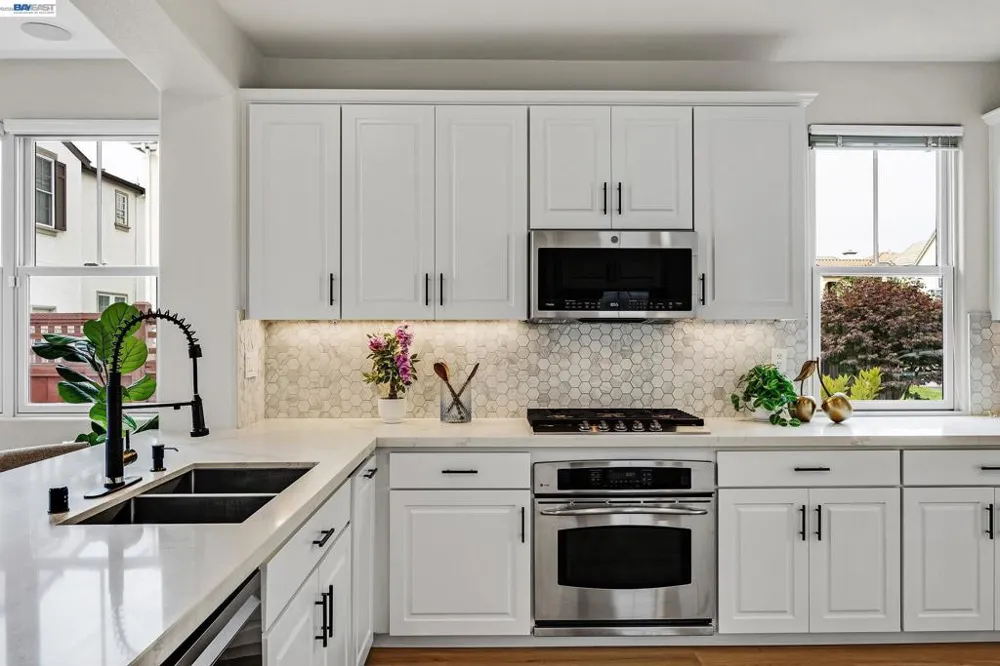 380 Tucker Ave Alameda, CA 94501
