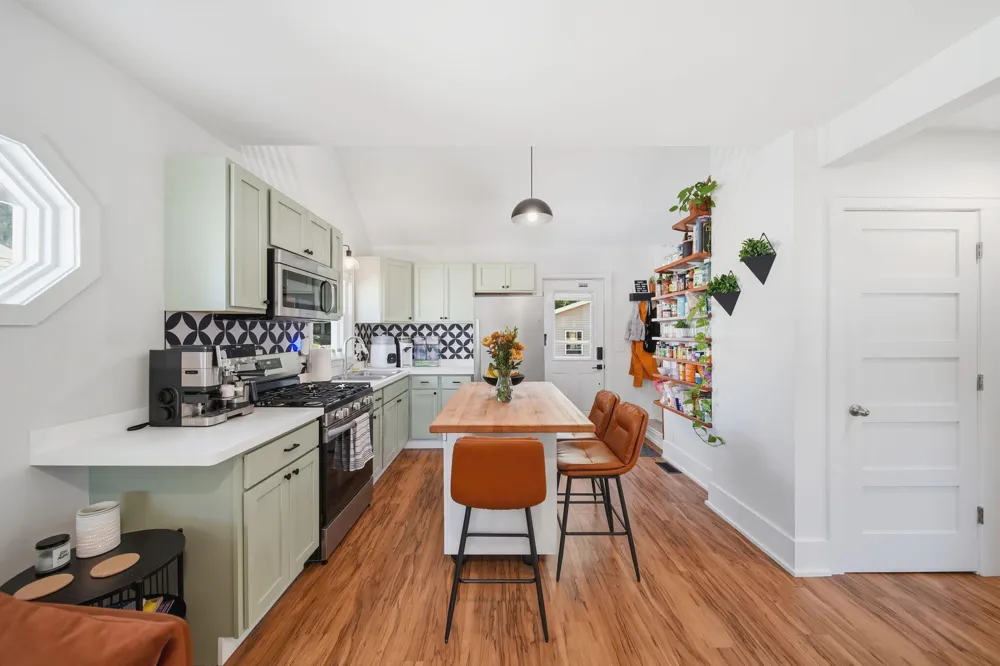 2916 Alfred Avenue Lansing, MI 48906