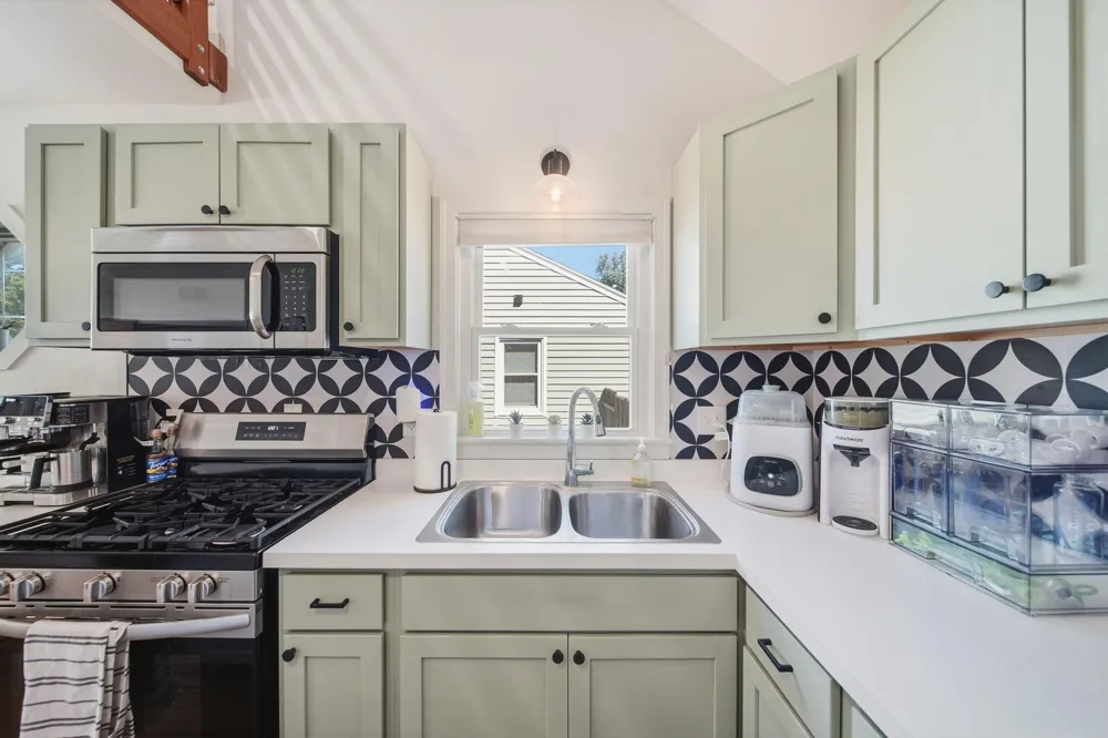 2916 Alfred Avenue Lansing, MI 48906