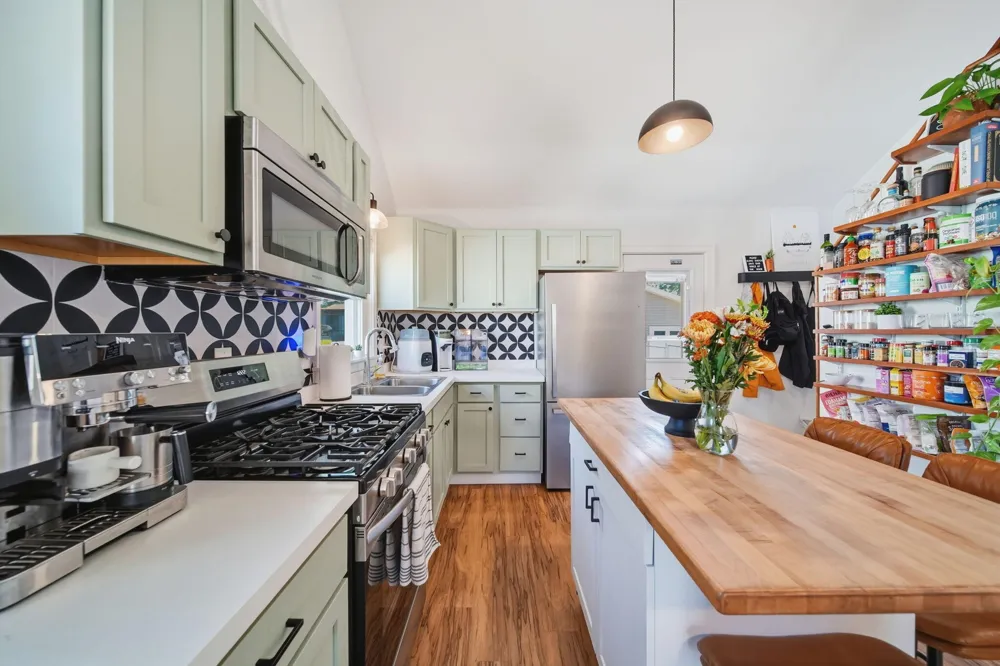 2916 Alfred Avenue Lansing, MI 48906