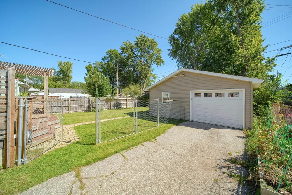 2916 Alfred Avenue Lansing, MI 48906