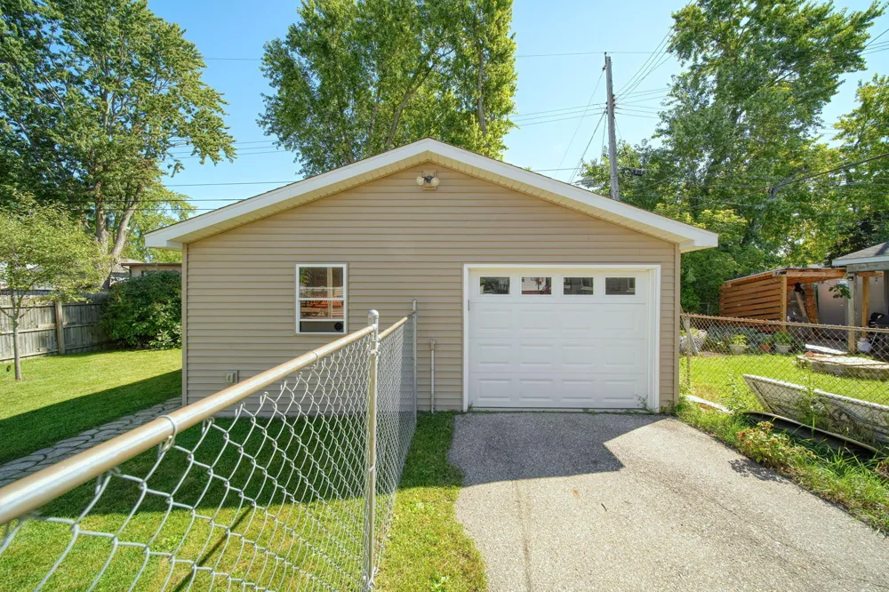 2916 Alfred Avenue Lansing, MI 48906