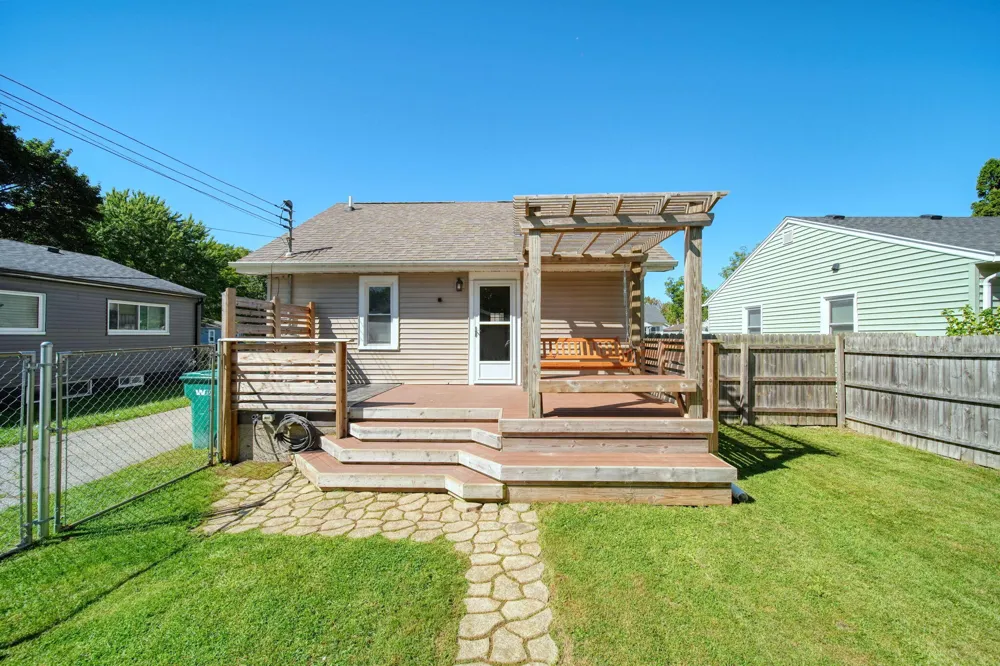 2916 Alfred Avenue Lansing, MI 48906