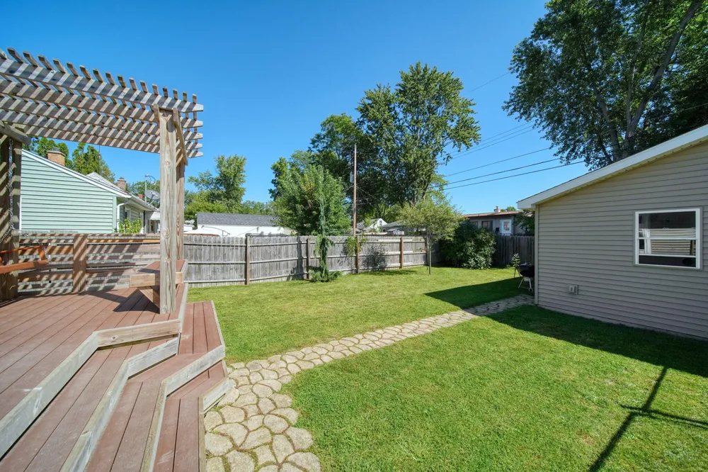 2916 Alfred Avenue Lansing, MI 48906