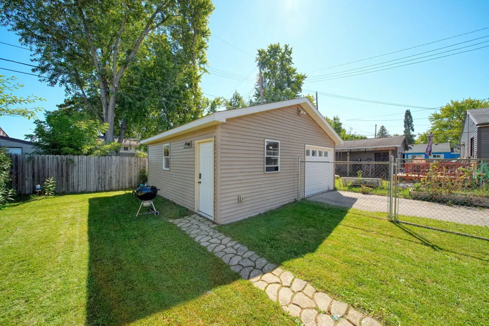 2916 Alfred Avenue Lansing, MI 48906