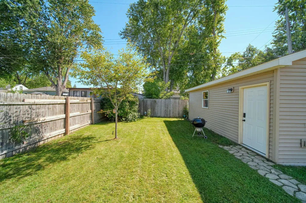 2916 Alfred Avenue Lansing, MI 48906