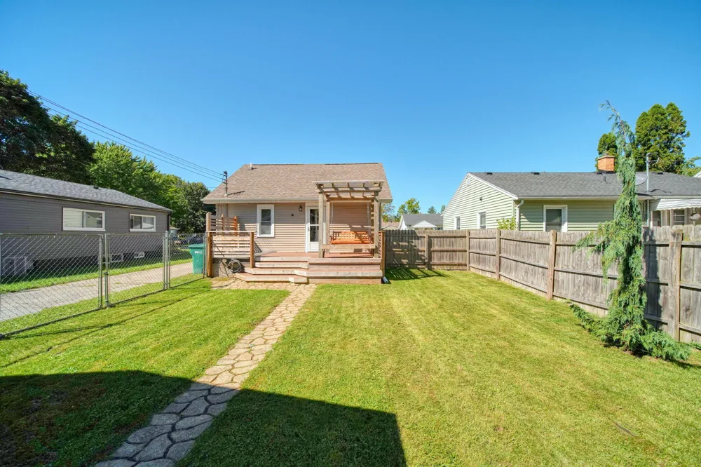 2916 Alfred Avenue Lansing, MI 48906