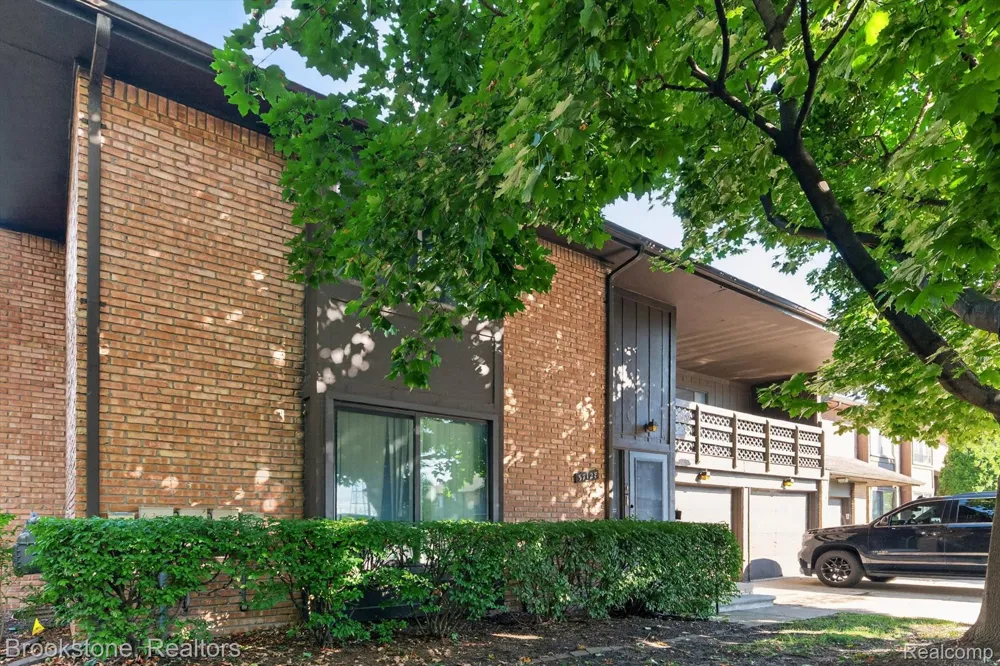 37128 Clubhouse Drive #37 Sterling Heights City, MI 48312