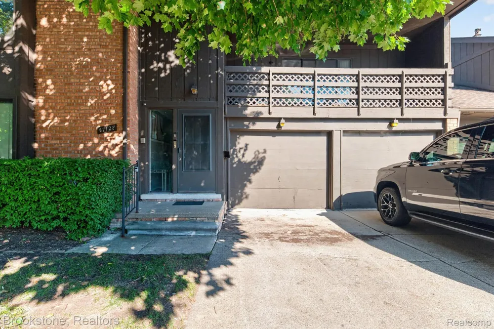 37128 Clubhouse Drive #37 Sterling Heights City, MI 48312