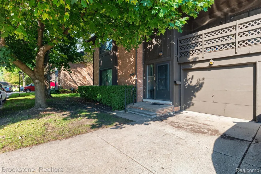 37128 Clubhouse Drive #37 Sterling Heights City, MI 48312
