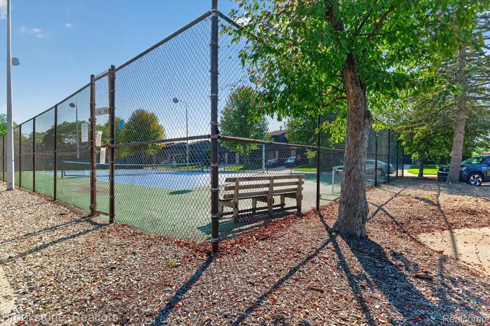 37128 Clubhouse Drive #37 Sterling Heights City, MI 48312