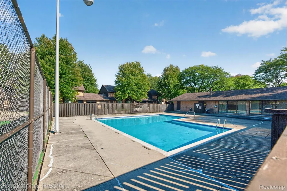 37128 Clubhouse Drive #37 Sterling Heights City, MI 48312