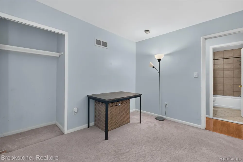 37128 Clubhouse Drive #37 Sterling Heights City, MI 48312