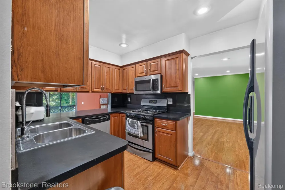 37128 Clubhouse Drive #37 Sterling Heights City, MI 48312