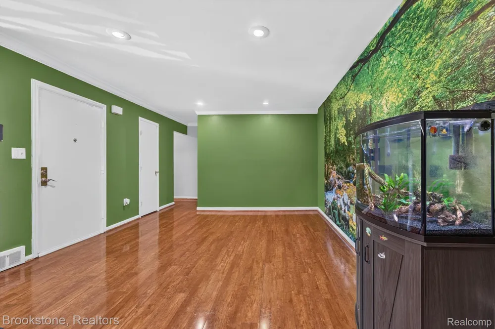 37128 Clubhouse Drive #37 Sterling Heights City, MI 48312
