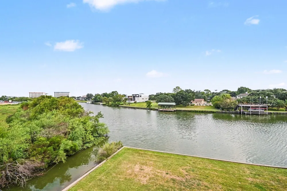 18511 Egret Bay Boulevard #102 Webster, TX 77058