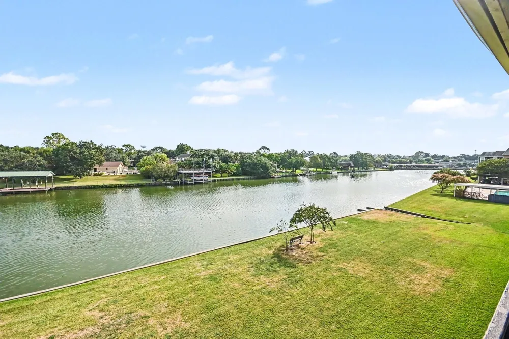 18511 Egret Bay Boulevard #102 Webster, TX 77058