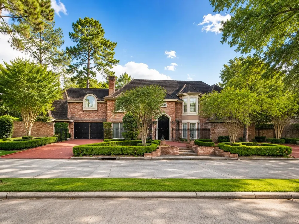 2819 Cedar Woods Place Houston, TX 77068
