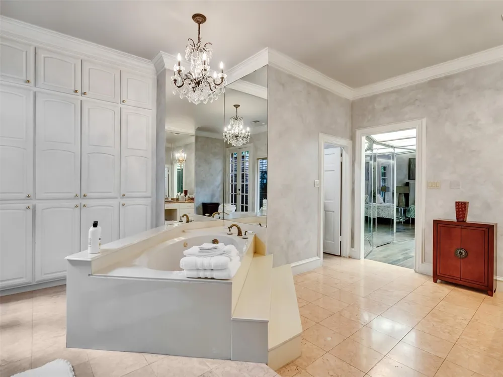 2819 Cedar Woods Place Houston, TX 77068