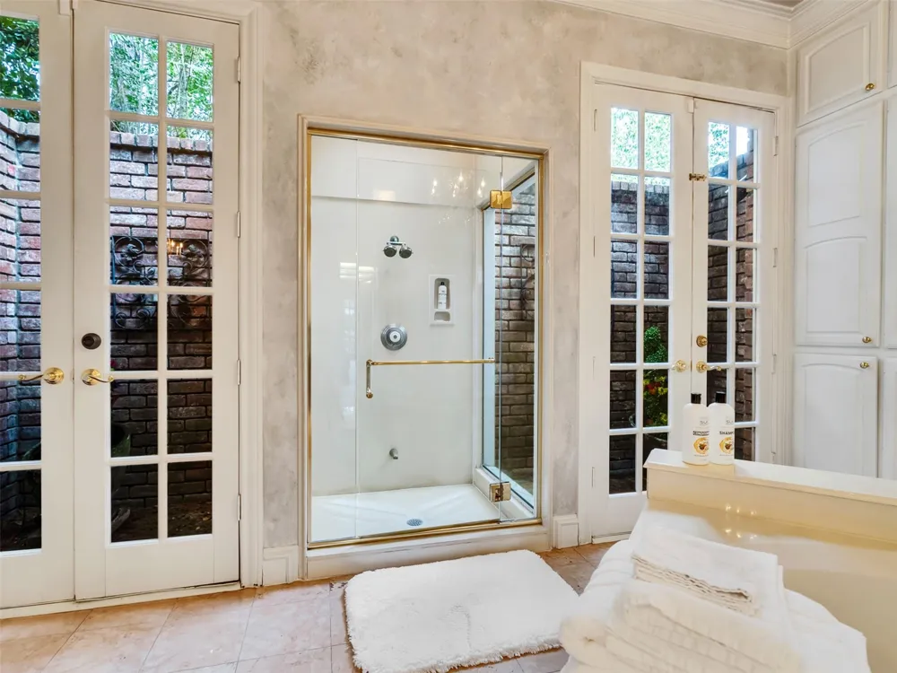 2819 Cedar Woods Place Houston, TX 77068