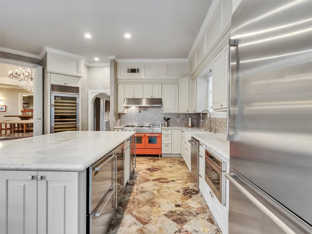 2819 Cedar Woods Place Houston, TX 77068