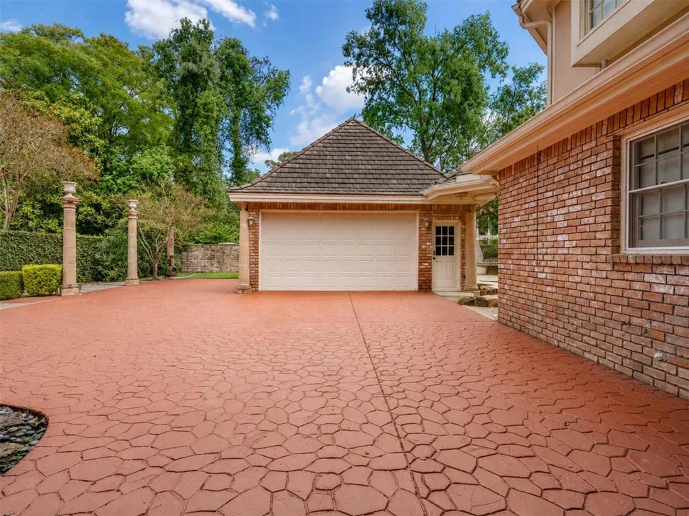 2819 Cedar Woods Place Houston, TX 77068