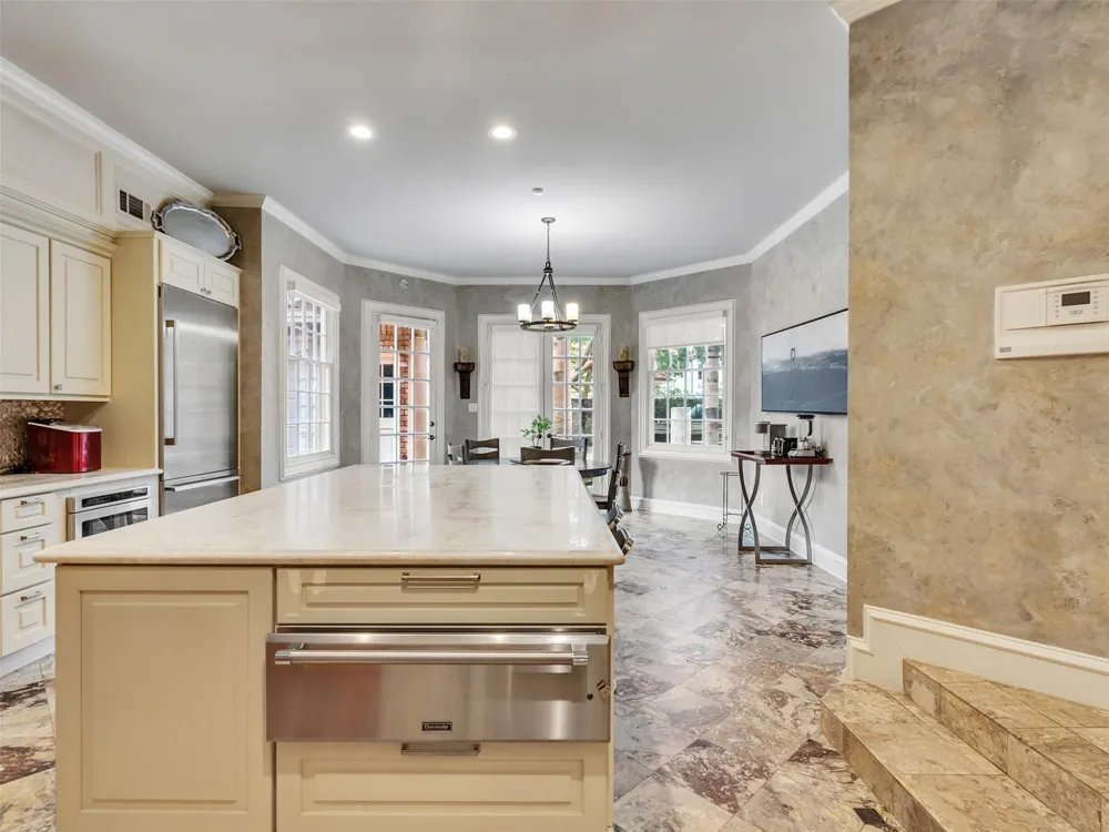 2819 Cedar Woods Place Houston, TX 77068