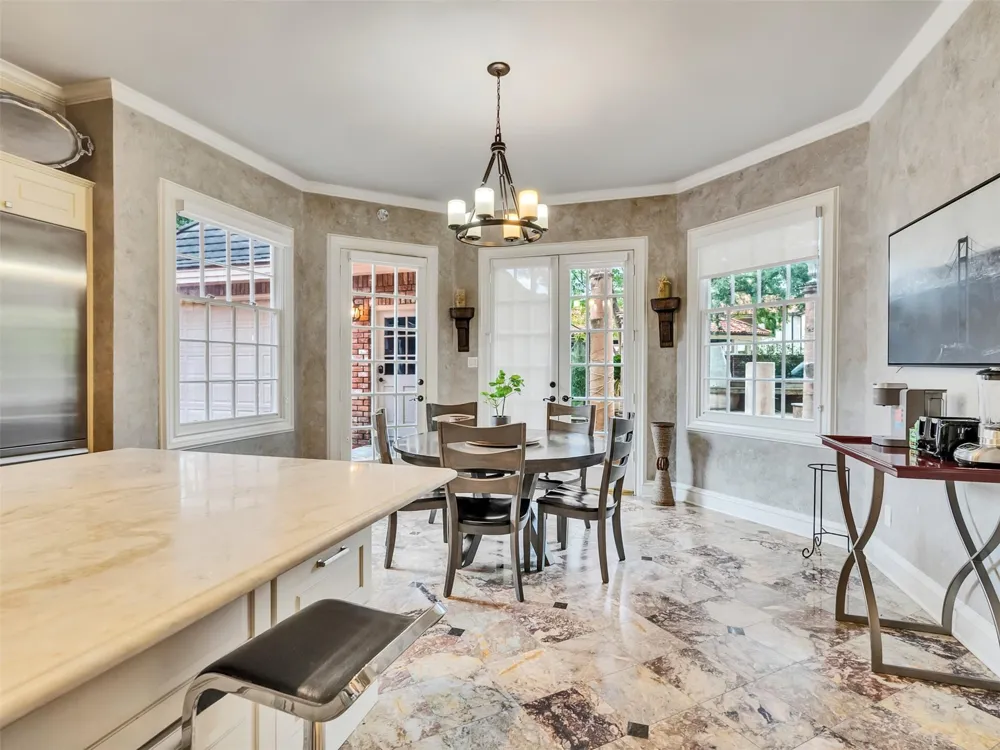 2819 Cedar Woods Place Houston, TX 77068