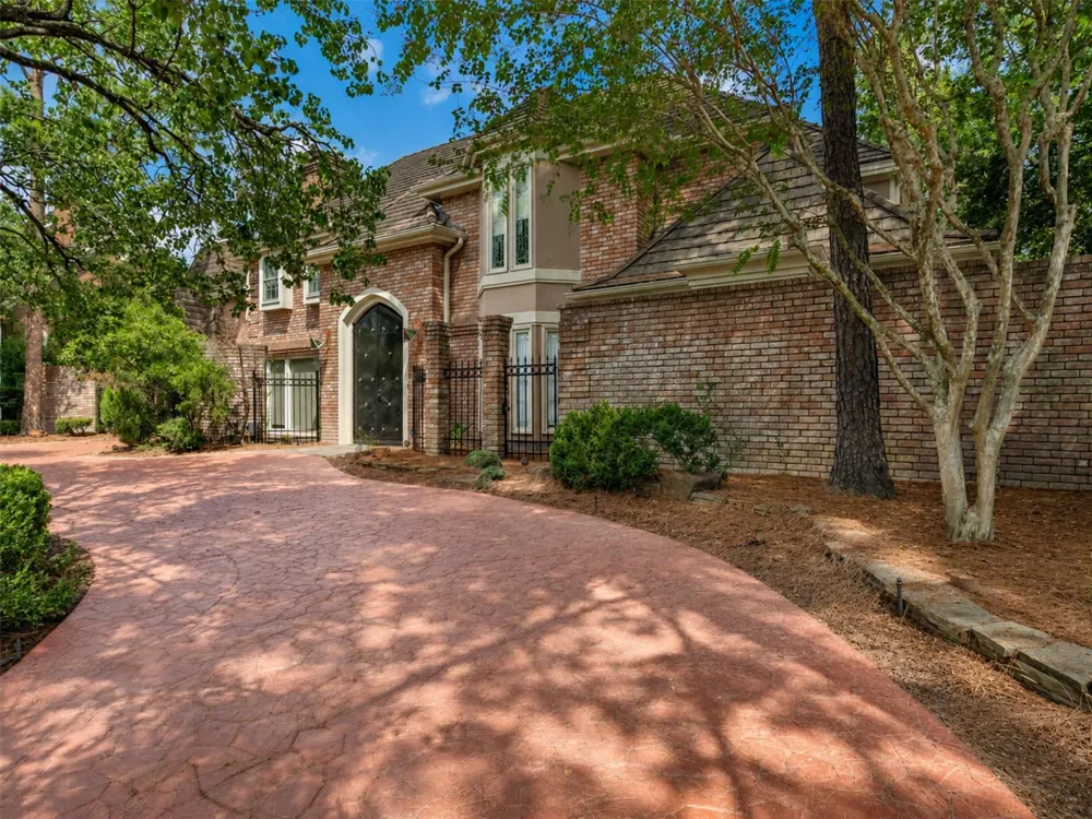 2819 Cedar Woods Place Houston, TX 77068