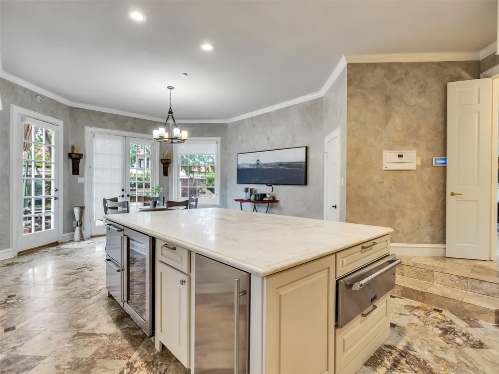 2819 Cedar Woods Place Houston, TX 77068