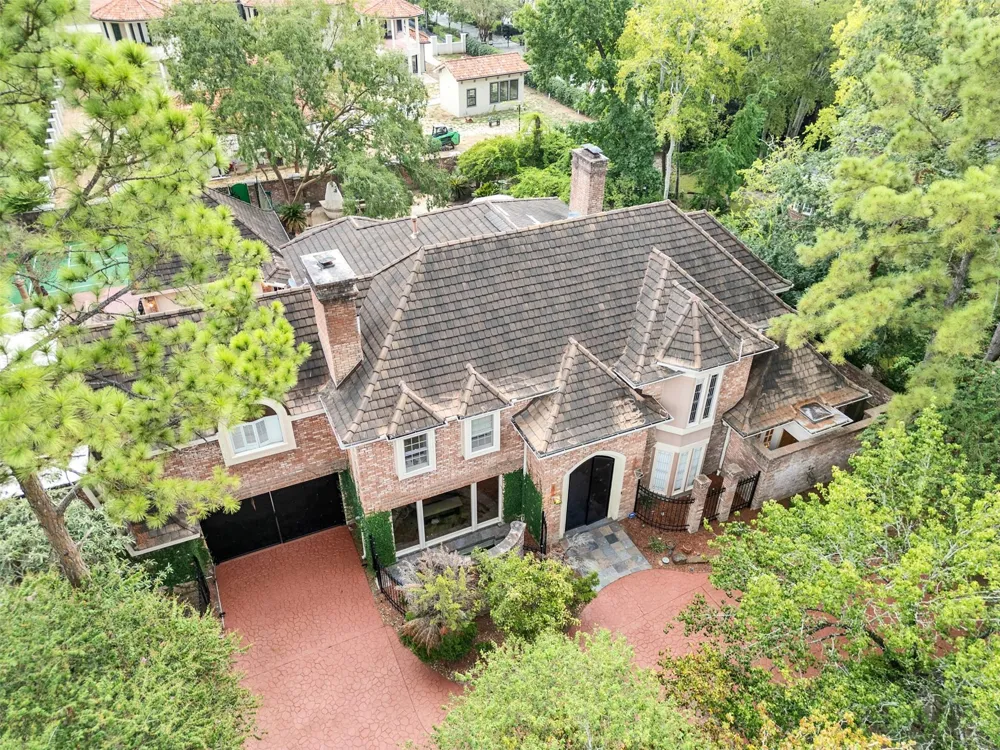 2819 Cedar Woods Place Houston, TX 77068