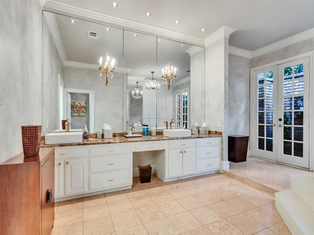 2819 Cedar Woods Place Houston, TX 77068