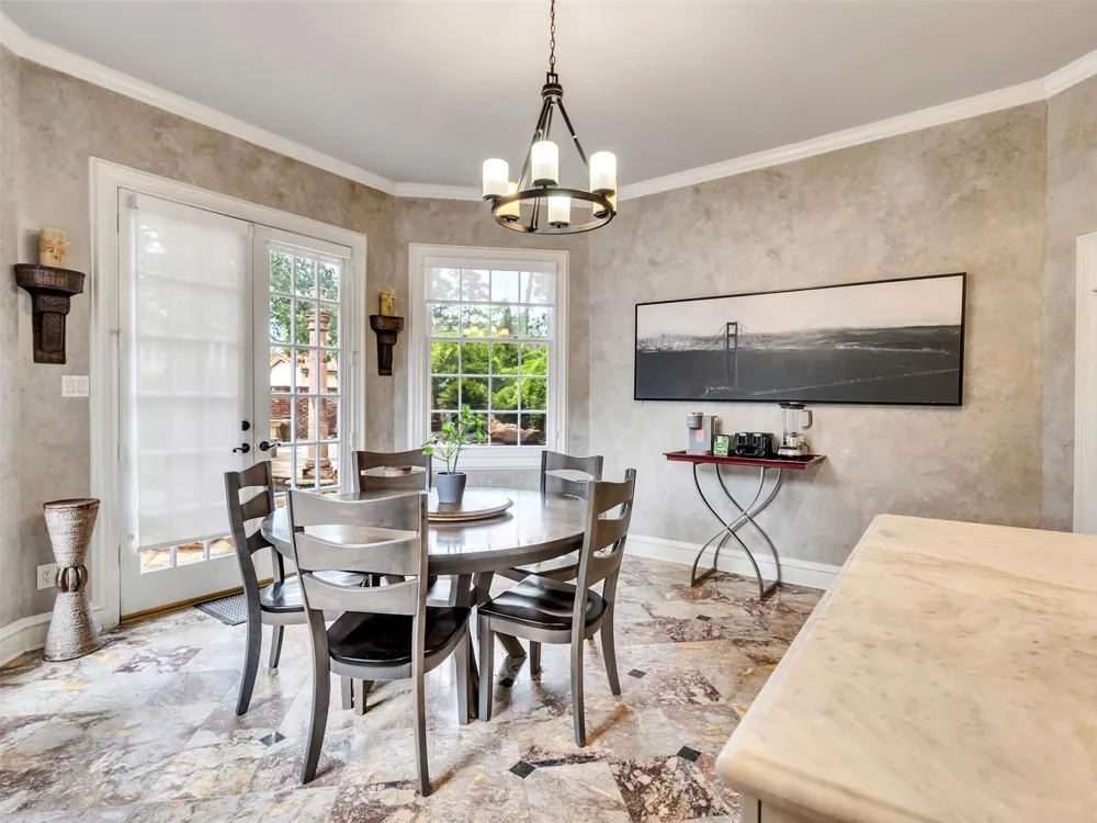 2819 Cedar Woods Place Houston, TX 77068