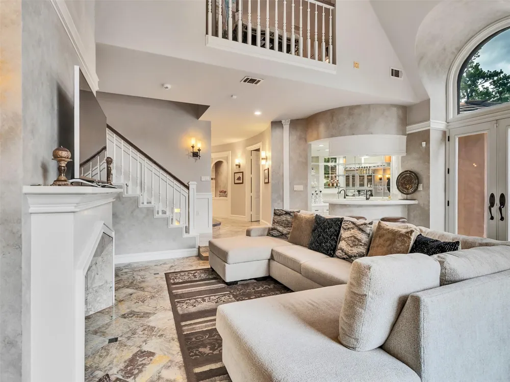 2819 Cedar Woods Place Houston, TX 77068