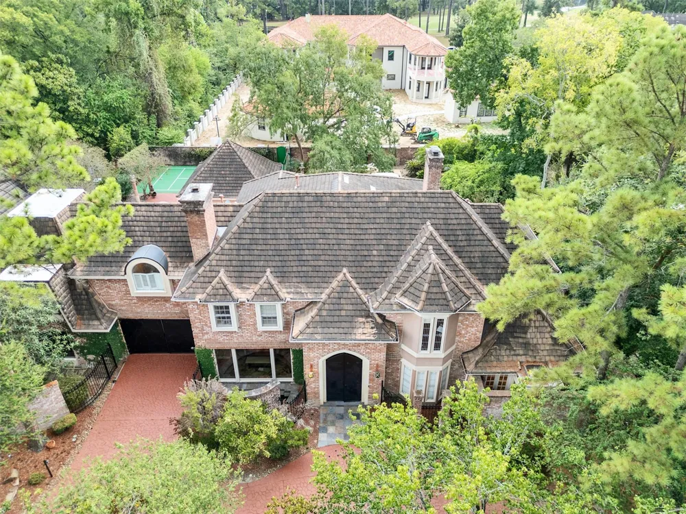 2819 Cedar Woods Place Houston, TX 77068