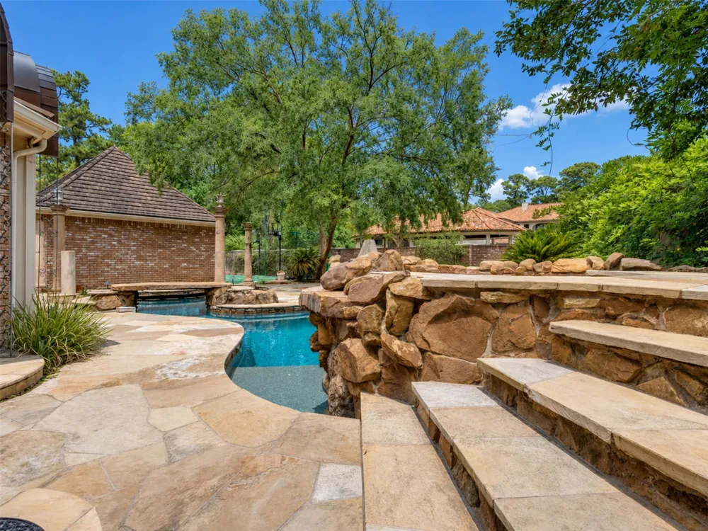 2819 Cedar Woods Place Houston, TX 77068