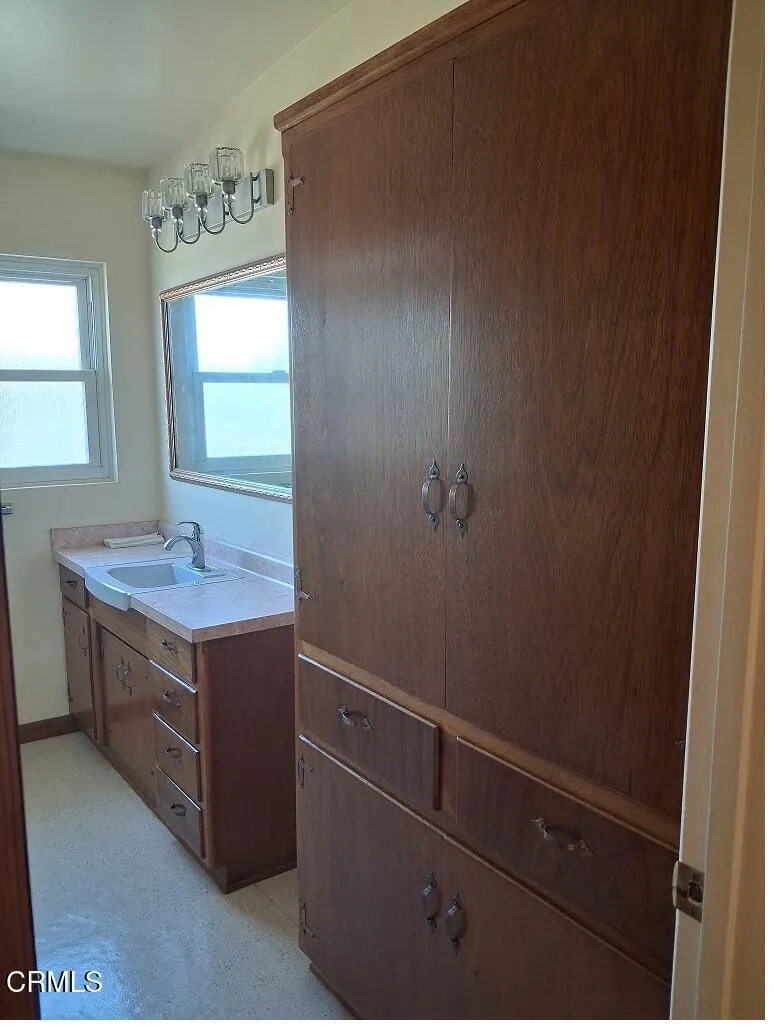 3296 San Luis Street Ventura, CA 93003